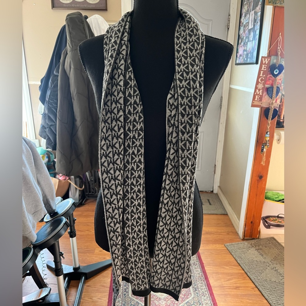 Michael Kors Reversible Scarf
